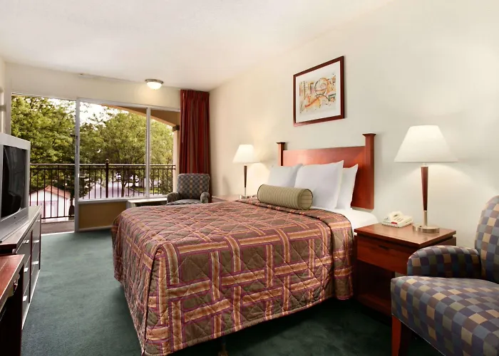Travelodge By Wyndham Waukegan Gurnee